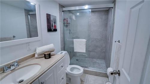 66 Glen Cannon Drive, Stoney Creek, ON - Indoor Photo Showing Bathroom