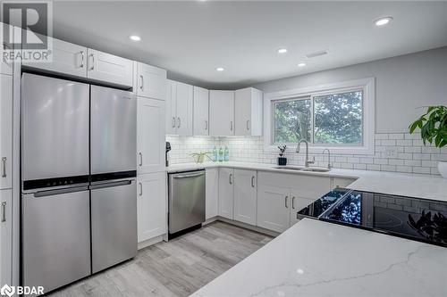 33 Briarlea Road, Guelph, ON - Indoor Photo Showing Kitchen With Upgraded Kitchen