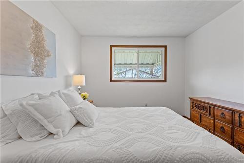 PRIMARY BEDROOM - 62 Eastbury Drive, Stoney Creek, ON - Indoor Photo Showing Bedroom