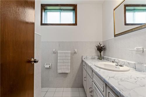 LOWER FULL BATHROOM - 62 Eastbury Drive, Stoney Creek, ON - Indoor Photo Showing Bathroom