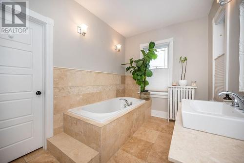 379 Mackay Street, Pembroke, ON - Indoor Photo Showing Bathroom