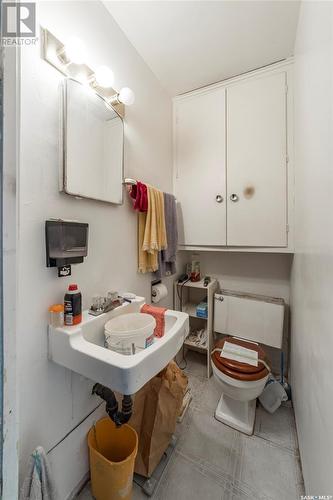345 Lorne Street, Regina, SK - Indoor Photo Showing Bathroom