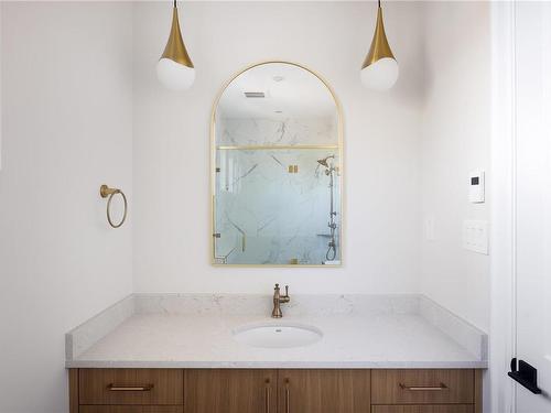 662 Monterey Ave, Oak Bay, BC - Indoor Photo Showing Bathroom