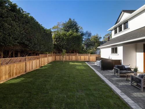 662 Monterey Ave, Oak Bay, BC - Outdoor With Backyard