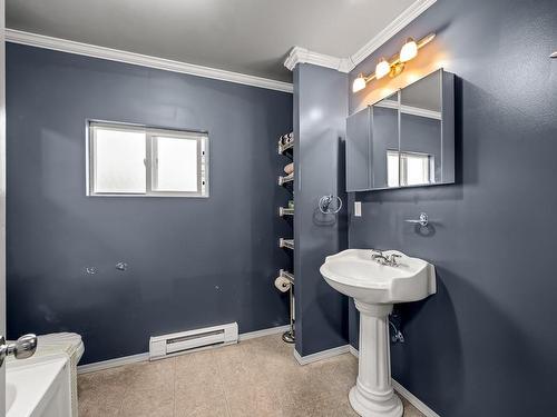 372 Alder St, Campbell River, BC - Indoor Photo Showing Bathroom