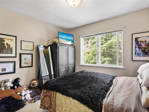 3383 Mariposa Dr, Nanaimo, BC - Indoor Photo Showing Bedroom