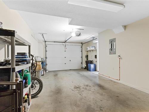 3383 Mariposa Dr, Nanaimo, BC - Indoor Photo Showing Garage