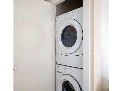 3022 Sarah Dr, Sooke, BC - Indoor Photo Showing Laundry Room