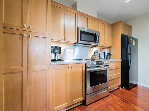 205-555 Franklyn St, Nanaimo, BC - Indoor Photo Showing Kitchen
