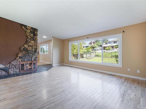 1901 Meredith Rd, Nanaimo, BC - Indoor With Fireplace