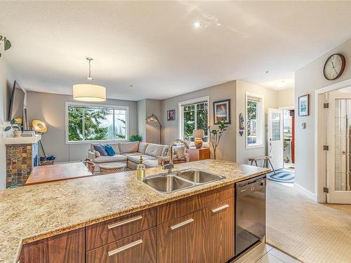 6016 Leah Lane, Nanaimo, BC - Indoor Photo Showing Kitchen With Double Sink