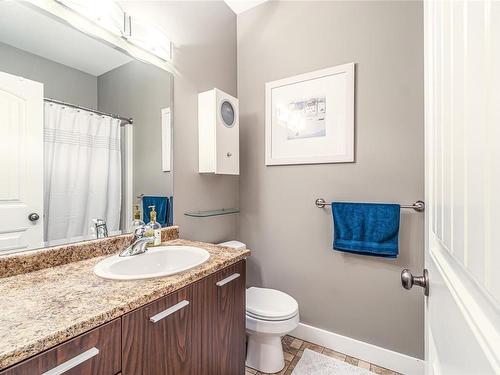 6016 Leah Lane, Nanaimo, BC - Indoor Photo Showing Bathroom