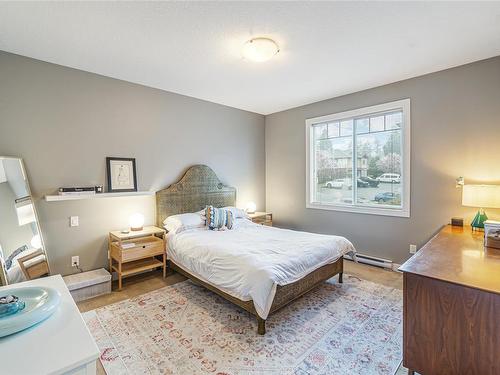 6016 Leah Lane, Nanaimo, BC - Indoor Photo Showing Bedroom