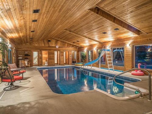 511 Soriel Rd, Parksville, BC - Indoor Photo Showing Other Room With In Ground Pool
