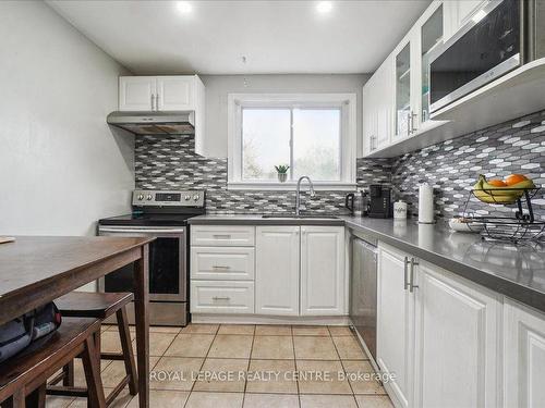 3359 Mainsail Cres, Mississauga, ON - Indoor Photo Showing Kitchen