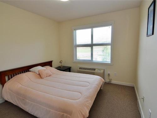 311-1479 Glenmore Road, Kelowna, BC - Indoor Photo Showing Bedroom