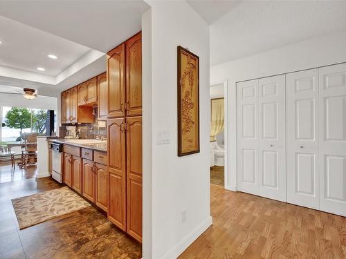 104-4340A Beach Avenue, Peachland, BC - Indoor Photo Showing Kitchen