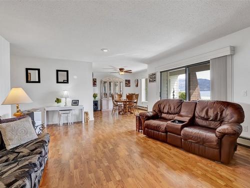 104-4340A Beach Avenue, Peachland, BC - Indoor Photo Showing Living Room