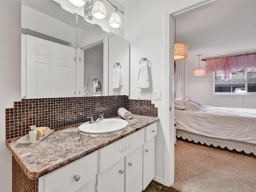 104-4340A Beach Avenue, Peachland, BC - Indoor Photo Showing Bathroom