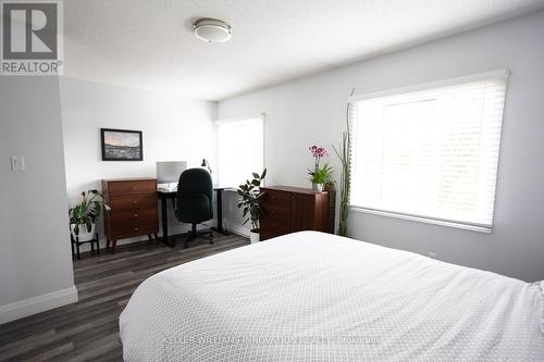 309 - 275 Eiwo Court, Waterloo, ON - Indoor Photo Showing Bedroom