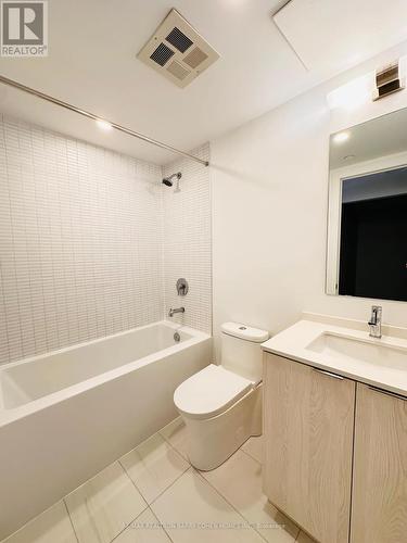 808 - 1 Jarvis Street, Hamilton, ON - Indoor Photo Showing Bathroom