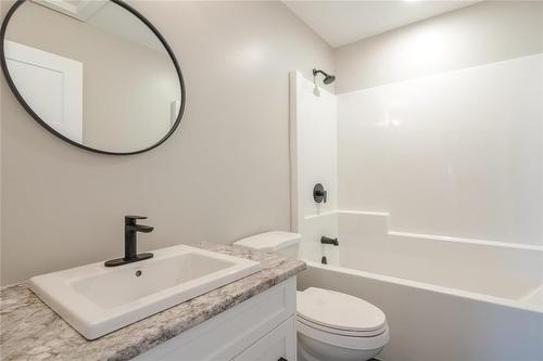 27 Prestwick Street, Niverville, MB - Indoor Photo Showing Bathroom