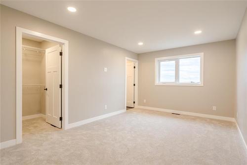 27 Prestwick Street, Niverville, MB - Indoor Photo Showing Other Room