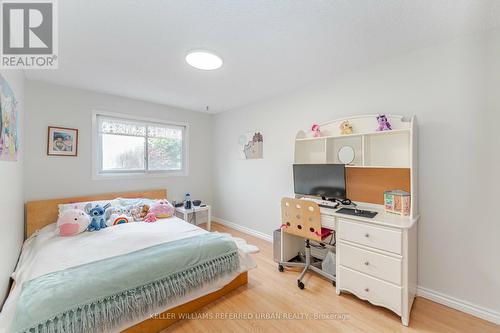 2462 Grindstone Court, Mississauga, ON - Indoor Photo Showing Bedroom