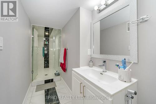 8 Teal Crest Circle, Brampton, ON - Indoor Photo Showing Bathroom