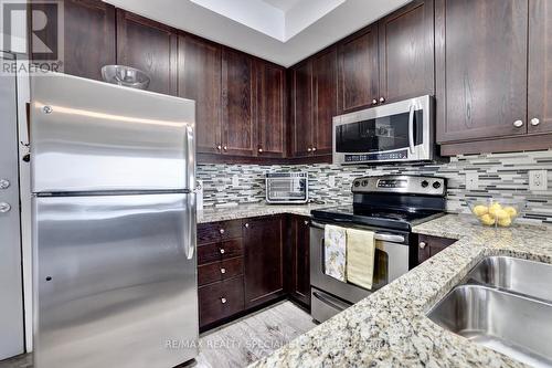 307 - 570 Lolita Gardens, Mississauga, ON - Indoor Photo Showing Kitchen With Stainless Steel Kitchen With Double Sink With Upgraded Kitchen