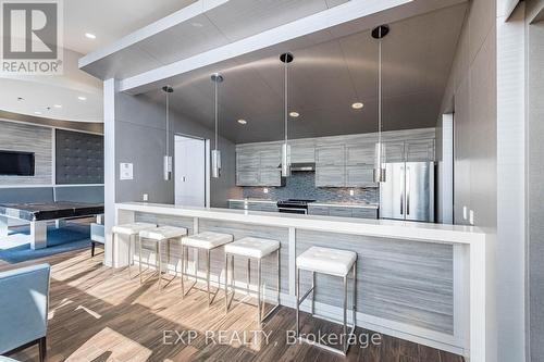 1406 - 2081 Fairview Street, Burlington, ON - Indoor Photo Showing Kitchen With Upgraded Kitchen