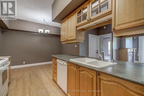 Ph 8 - 24 Chapel Street, Halton Hills, ON - Indoor Photo Showing Kitchen With Double Sink