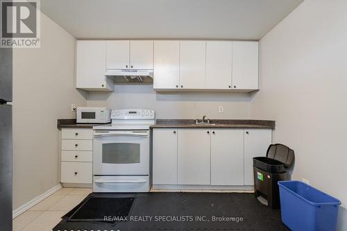 34 Blue Whale Boulevard, Brampton, ON - Indoor Photo Showing Kitchen