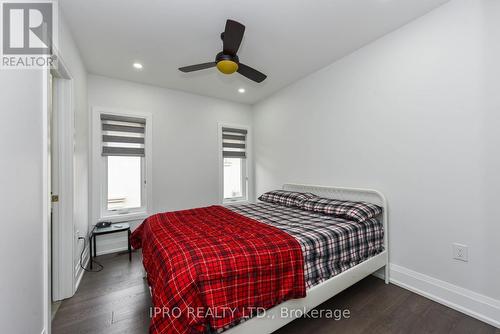 897 Fourth Street, Mississauga, ON - Indoor Photo Showing Bedroom