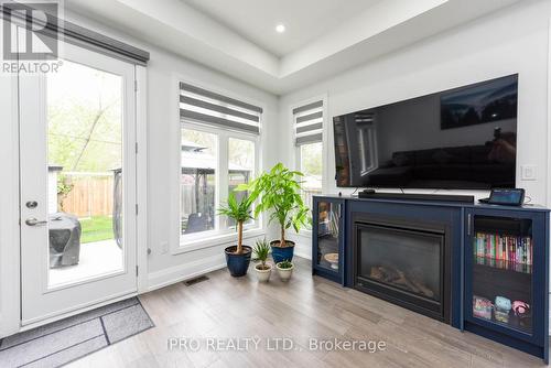 897 Fourth Street, Mississauga, ON - Indoor Photo Showing Living Room With Fireplace