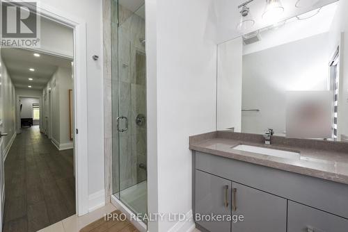 897 Fourth Street, Mississauga, ON - Indoor Photo Showing Bathroom