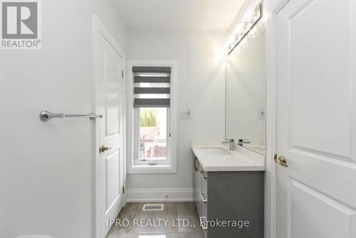 897 Fourth Street, Mississauga, ON - Indoor Photo Showing Bathroom