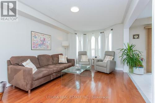 3967 Mcdowell Drive, Mississauga, ON - Indoor Photo Showing Living Room