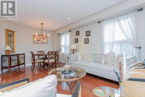 3967 Mcdowell Drive, Mississauga, ON - Indoor Photo Showing Living Room