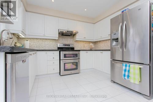 3967 Mcdowell Drive, Mississauga, ON - Indoor Photo Showing Kitchen With Upgraded Kitchen