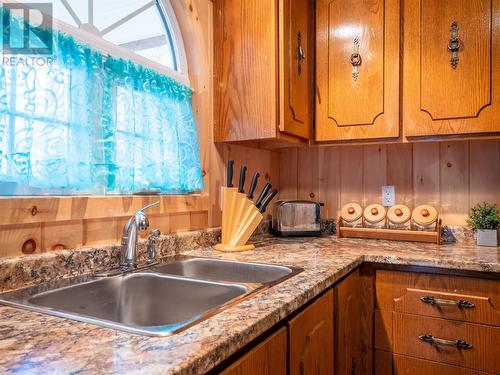 139 Broad Lake, Bellevue, NL - Indoor Photo Showing Kitchen With Double Sink
