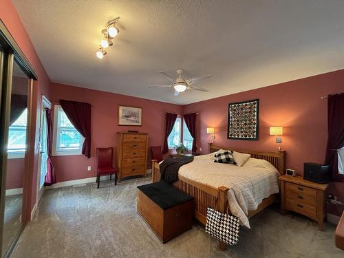543 Hartland Avenue, Midway, BC - Indoor Photo Showing Bedroom