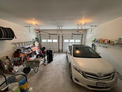 543 Hartland Avenue, Midway, BC - Indoor Photo Showing Garage
