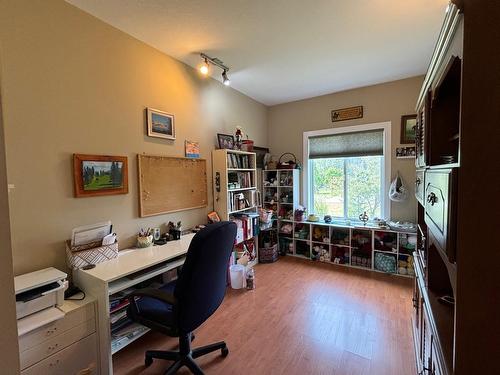 543 Hartland Avenue, Midway, BC - Indoor Photo Showing Office