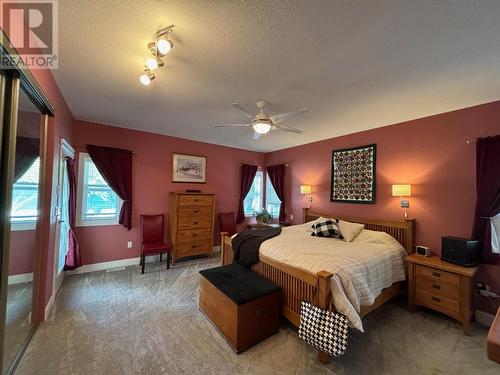 543 Hartland Avenue, Midway, BC - Indoor Photo Showing Bedroom