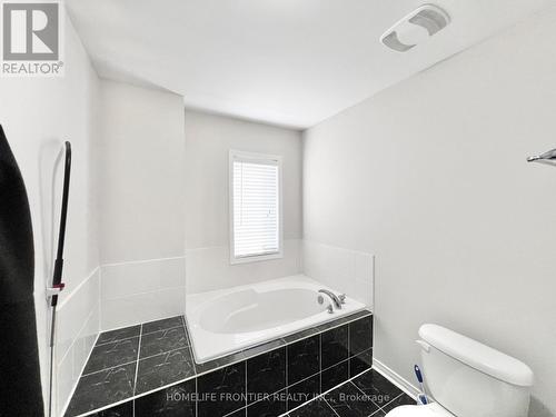Upper - 514 Candlestick Circle, Mississauga, ON - Indoor Photo Showing Bathroom