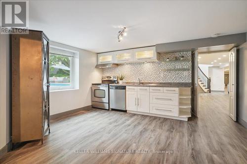 20 Craven Avenue, Burlington, ON - Indoor Photo Showing Kitchen With Upgraded Kitchen