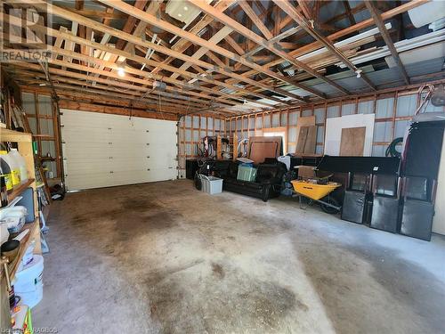 4 Lakefield Avenue, South Bruce Peninsula, ON - Indoor Photo Showing Garage