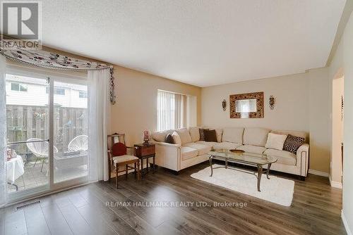 3 - 2226 Upper Middle Road, Burlington, ON - Indoor Photo Showing Living Room