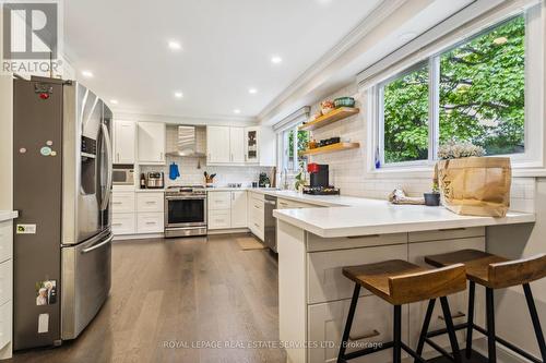 2461 Bridge Road, Oakville, ON - Indoor Photo Showing Kitchen With Upgraded Kitchen